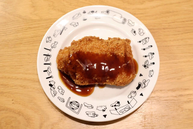 ⑭てりやきファミチキ　てりやきソースをファミチキにかけると甘じょっぱさとスパイシーさが抜群に合う。ソースは市販のものでも自作してもOK！