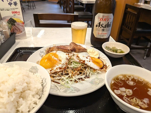 ○チャーシューエッグ+ライスセット（1190円）　○スーパードライ大瓶（690円）
