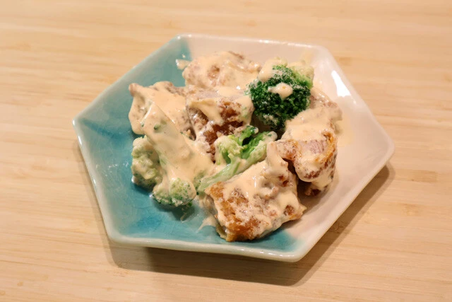 ⑲ファミマヨ　エビではなくファミチキで作るエビマヨ風。ソースはマヨ大さじ4、練乳大さじ1、ケチャップ小さじ1を混ぜるだけでOK！