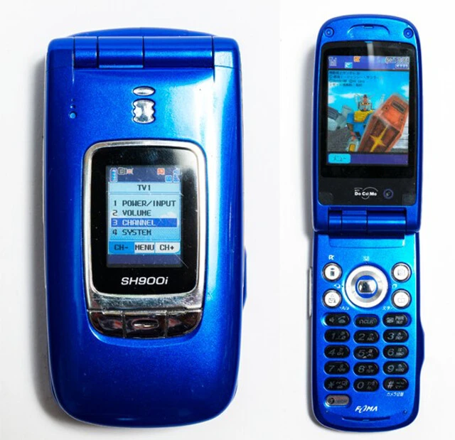 Nシリーズが大ヒットして折り畳み型が大増殖！　写メ文化を生み出したシャープのFOMA端末、SH900i（2004年発売）