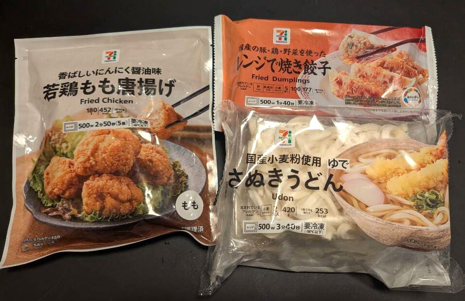 セブン-イレブンでは4月中、毎週金土日に冷凍食品を3個同時に買うと200円引きになるキャンペーンを行なっている
