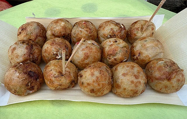 名古屋式たこ焼き　5個／300円（写真は15個900円）