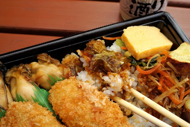 ごはんも食べよう