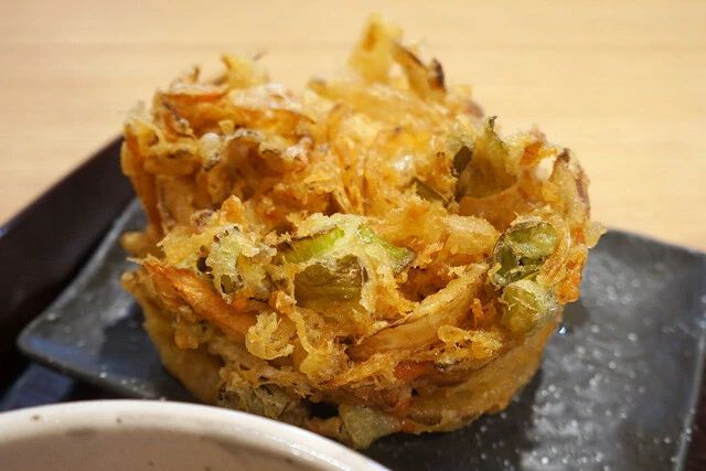 巨大なかき揚げを