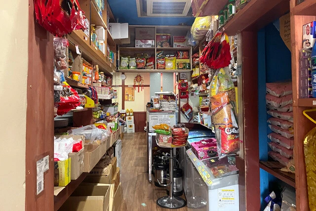 店内へ