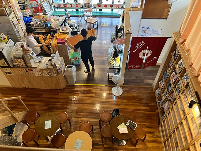「東京浴場」。一度は休業に追い込まれた古いハコを、再生専門会社「ニコニコ温泉」が買い取り、現代的なエンタメ空間へとリノベーションした