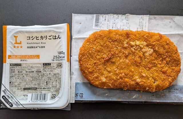 ◎メガコロッケ（195円）＋◎コシヒカリごはん（198円）＝TOTAL393円【ローソン】