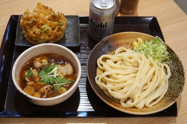 「肉汁うどん」「かき揚げ」「缶ビール」