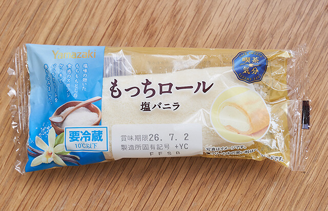 【BEST3】もっちロール（塩バニラ）《山崎製パン》 128円／もちもち界に彗星のごとく現れた新スイーツ。大福のようなもちもち生地とバニラ風味クリームが相性抜群