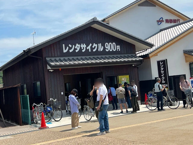 レンタサイクルで観光を楽しむ人も多いようだ
