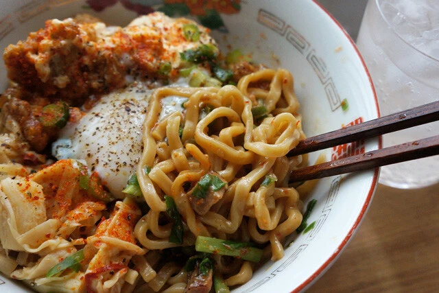 まずは麺から