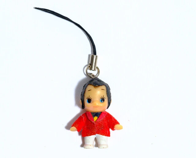 90年代後半から増殖した、ハンドメイドでカスタムされたと思われる各種キーチェーン。赤いジャケットの大泥棒と、彼を追う警部風