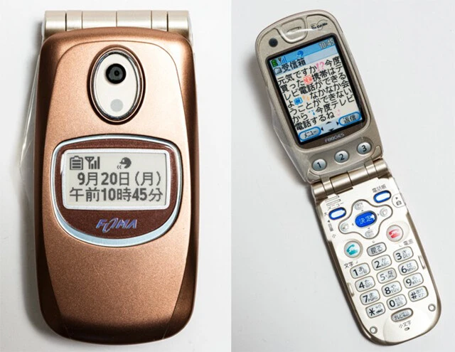 らくらくホンシリーズ初となるFOMA端末、F880iES（2004年発売）