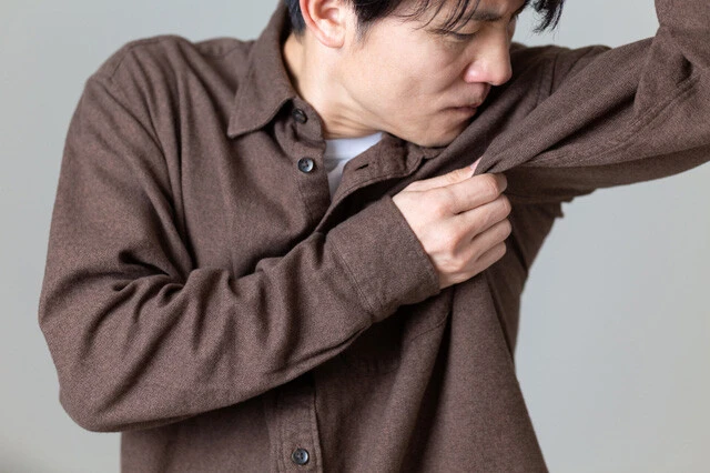 ワキガの人が足裏も臭いとは限らない