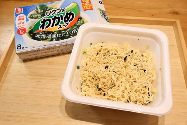 （４）完成！「わかめスープごつ盛り焼そば」