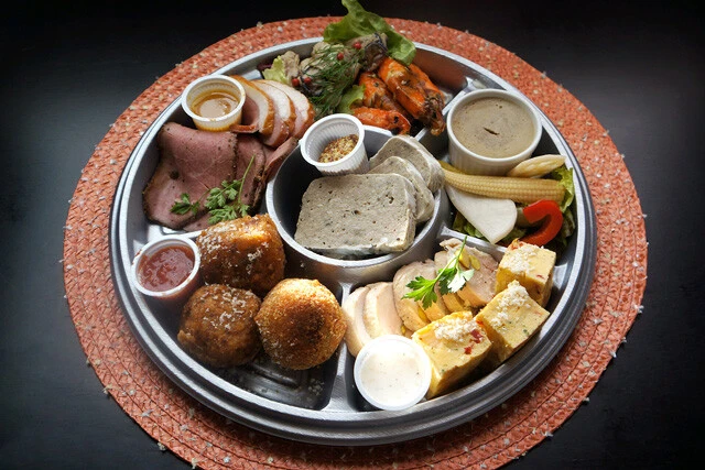 【おせち料理】酒三昧の正月。定番のおともは、地元イタリアンの「お正月用オードブル」：パリッコ『今週のハマりめし』第220回