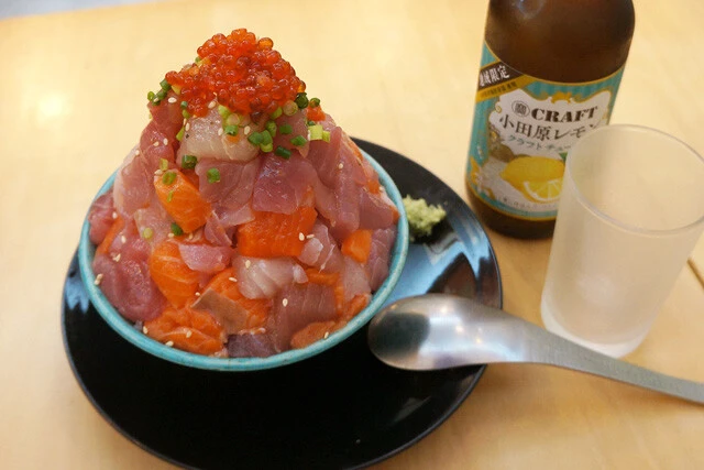 「海鮮てっぺん丼」