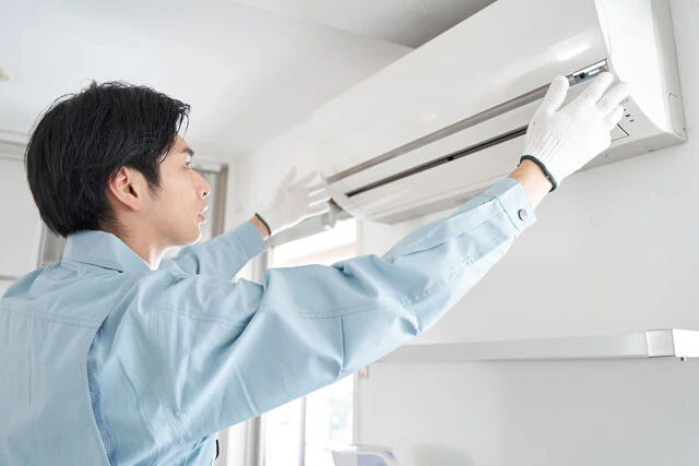 この夏はエアコンが直せない!?　プロが解説するナフサ不足の影響と"今すぐ取るべき対策"