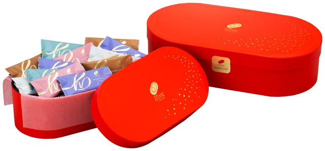 ワンランク上のハッピーターンを提供している「HAPPY Turn's」の「ハッピーポップ」（30個入り、2160円・税込）。店は、阪急百貨店うめだ本店など全国3店舗で、オンラインでも購入可能