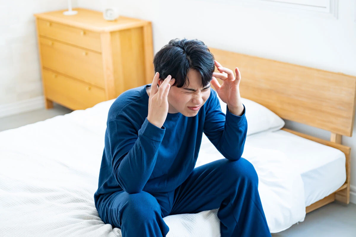 日本人は睡眠時間が短く、それも「睡眠の効率アップ」に対する欲求の一因に？ただし多くの有名リカバリーウエアは上下セットで1万円超。「パジャマ」にしては高すぎる（写真はイメージ）