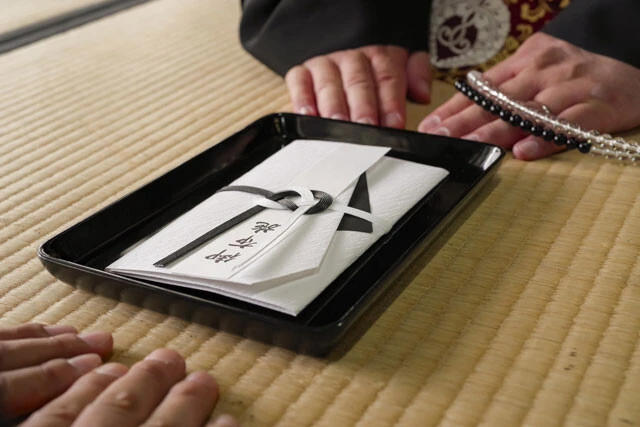 檀家からのお布施収入が減少し、お寺のビジネスモデルは岐路に立たされている