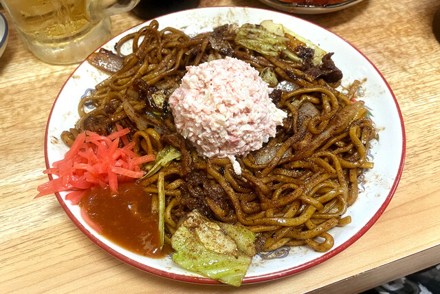 【ソース焼きそば】これぞおつまみ特化型！ 酒場で出会ったトッピングマシマシの超濃厚ソース焼きそば：パリッコ『今週のハマりめし』第261回