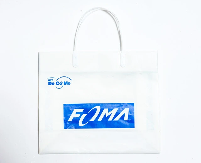 契約した携帯電話の箱を入れるビニールバッグ