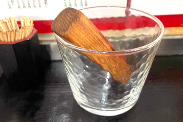 カウンター上の木片