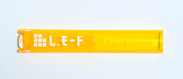 Lモードのロゴが入った携帯用ルーペ。ターゲットの年齢層に喜ばれたと思われる