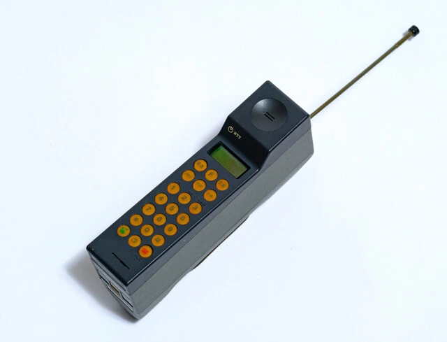 TZ-803型。平成元年の1989年2月発売。軽量化されるも重量約640g