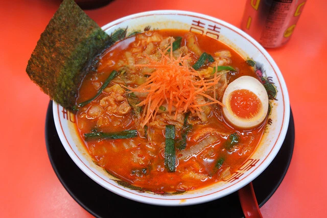 【辛極らうめん】優しいうどんを求めていたはずが......大阪の立ち食い店で朝からすする、旨辛の度が過ぎる衝撃ラーメン：パリッコ『今週のハマりめし』第225回
