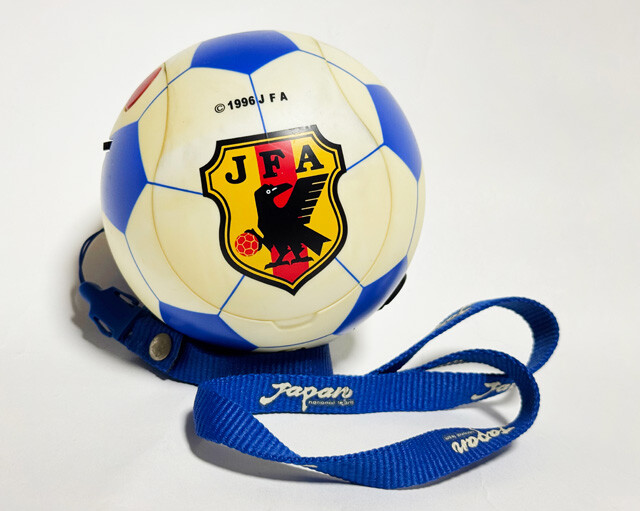 日本代表モデルのサッカーボール型フィルムカメラ