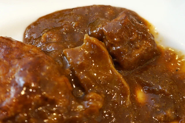カレーにも肉がごろごろ