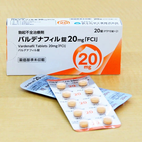 【レビトラ（バルデナフィル）】現在、国内で「レビトラ」は販売中止、ジェネリック医薬品「バルデナフィル錠」が処方されている。服用から15～30分で効果が出る即効性が特徴。持続時間は約5時間。医師の処方箋が必須。高脂肪の食事に影響を受けやすい（画像提供／浜松町第一クリニック）