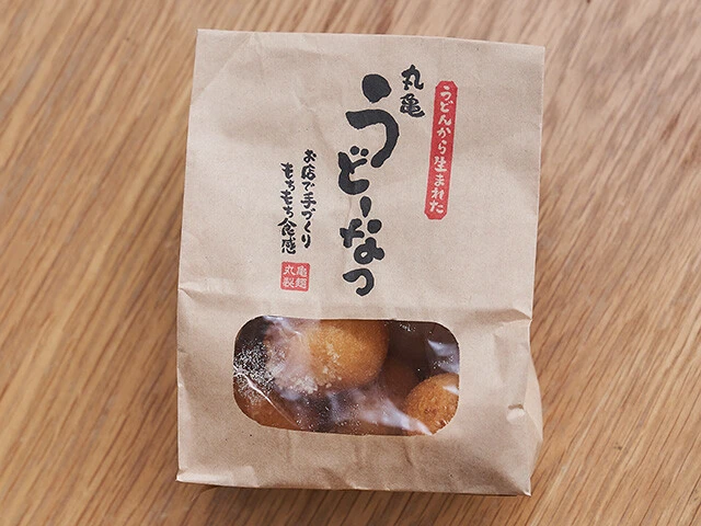 うどーなつきび糖味《丸亀製麺》 300円／もちもち-1にまさかの丸亀製麺が参戦。かなりもっちもちな上にきび糖の甘さが優しい一品