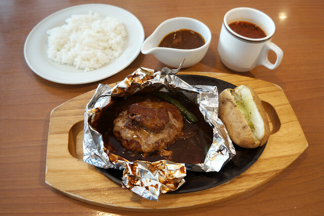 【包み焼きハンバーグ&ビーフカレー】きっと一般常識なんだろうけど今さら知った。「ココス」ってこんなにすごい店だったんだ！：パリッコ『今週のハマりめし』第238回