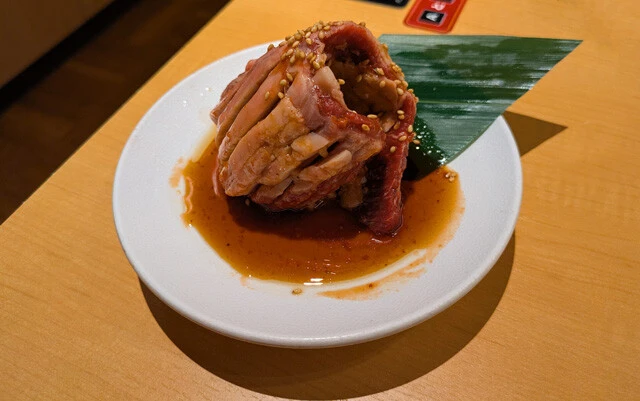 五大名物の一角「きんぐカルビ」。程よい脂身と肉のうまみが絶妙に絡み合う、同チェーンの看板メニューだ