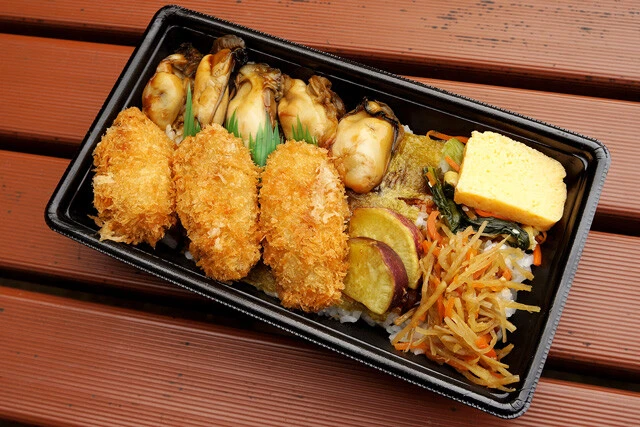 【牡蠣づくし弁当】ほっともっとの秋メニュー「牡蠣づくし弁当」が、牡蠣好きなら満足間違いなしの名弁当だった：パリッコ『今週のハマりめし』第262回