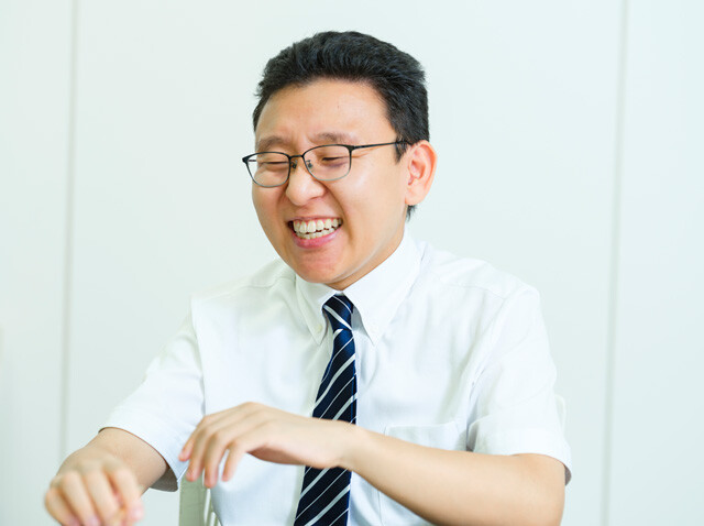 上垣皓太朗　2001年生まれ、兵庫県出身。大阪大学文学部卒業。24年にフジテレビにアナウンサーとして入社。趣味は銭湯で長風呂、AMラジオ、歌ネタ漫才のカバーで、特技は地形図を見ながら街を歩くこと。好きな言語事象は複合語のアクセントで、アクセント辞典を日常的に読んでいる。『めざましテレビ』（フジテレビ系）などの番組を担当