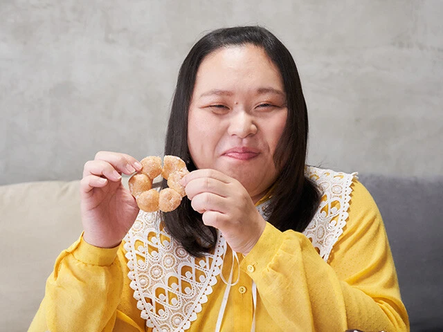 【BEST1】ポン・デ・リング《ミスタードーナツ》 172円／本来は8連のポン・デ・リングだが、ふたつお食べいただいたので6連に