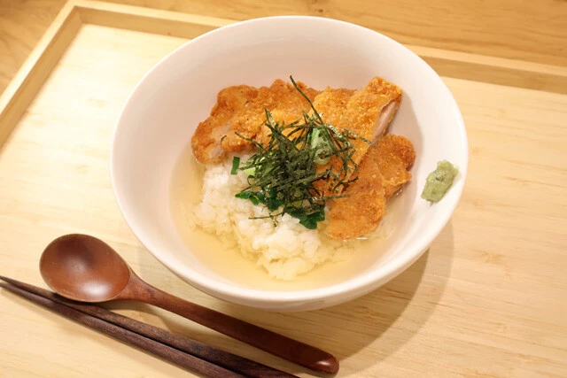 ⑤ファミチキだし茶漬け