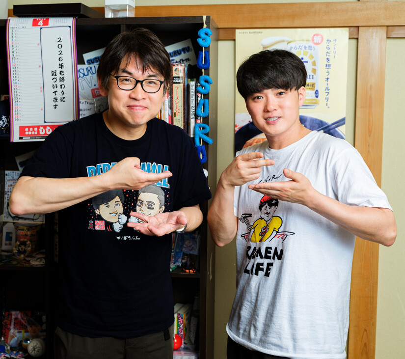 （左）ライターの井手隊長と（右）YouTuberのSUSURU