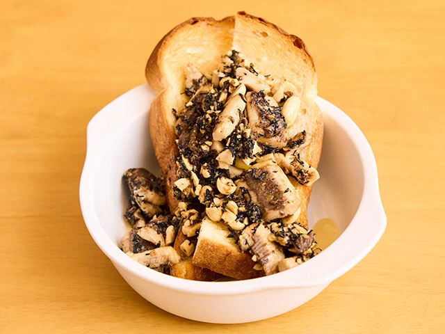 イワシ缶節分アヒージョ（トースト）