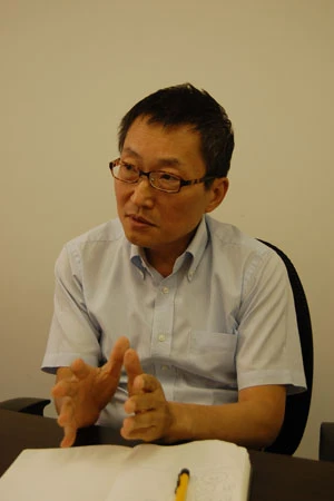 最高裁の違憲審査もあまり機能せず、政府と国民の間に「ねじれ」があると言及する黄氏