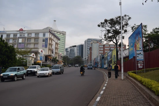 “アフリカのシンガポール”と呼ばれるルワンダ。首都キガリの道路にはゴミひとつ落ちておらず、治安も良好だ