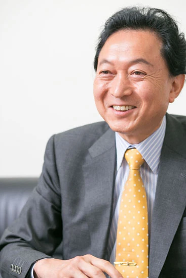  鳩山氏は、日中双方とも今の方向とは逆に緊張と軍事力を下げ、経済・文化・教育・医療などで協力し平和を模索するために活動していくべきだとと主張する