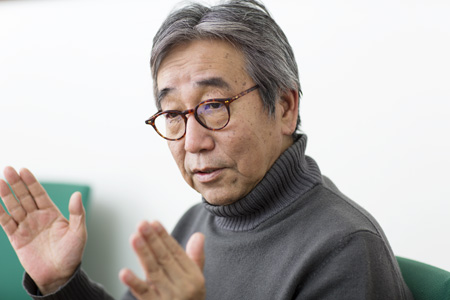 「戦争や紛争というのもフロンティアになり得ます。安倍政権は武器輸出によって経済成長を促そうとしている」と指摘する平川克美氏