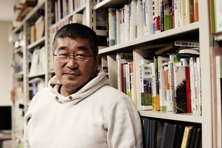 「安倍首相の出現に感謝している。ずっとごまかされてきた議論が『見える化』されましたからね」と語る伊勢﨑氏