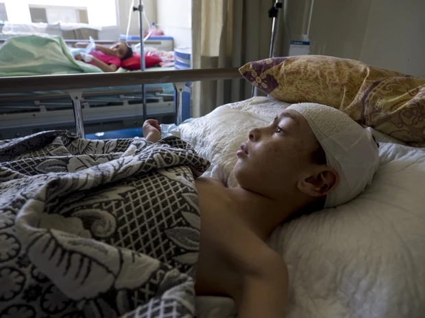 空爆に巻き込まれアンマンの病院に運ばれたアブデゥラくん、5歳。この写真を撮った2週間後に亡くなった