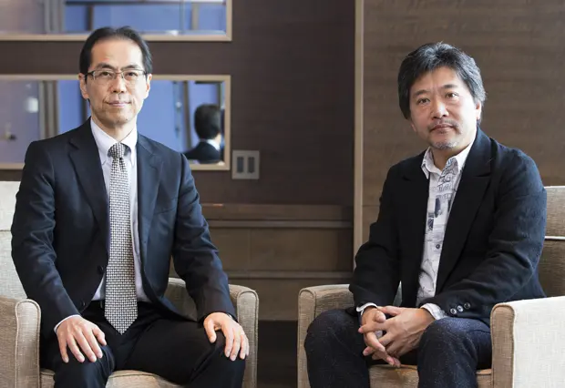 安倍政権の番組介入を批判する元官僚・古賀茂明氏(左)と映画監督でBPOの委員も務める是枝裕和氏